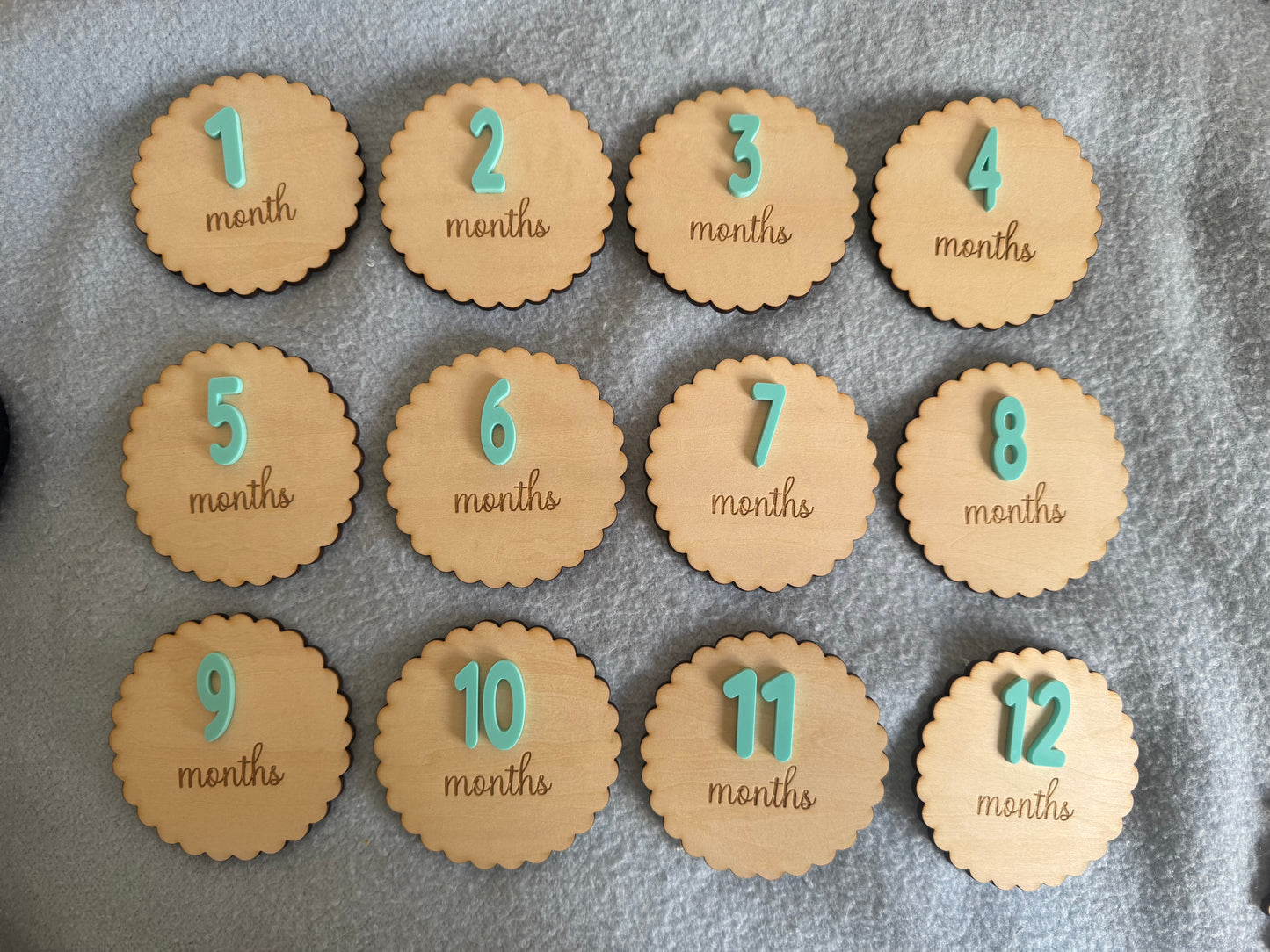 Scalloped monthly milestone discs